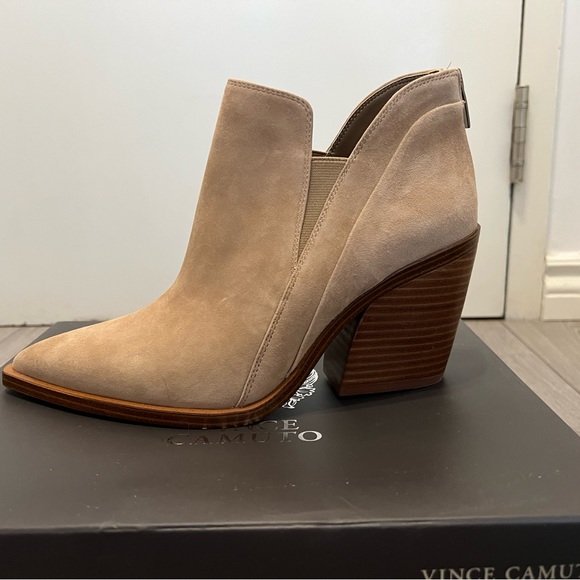 BRAND NEW IN BOX - Vince Camuto Gradina Block Heel Bootie in Brown, size 9.5 - Picture 3 of 5